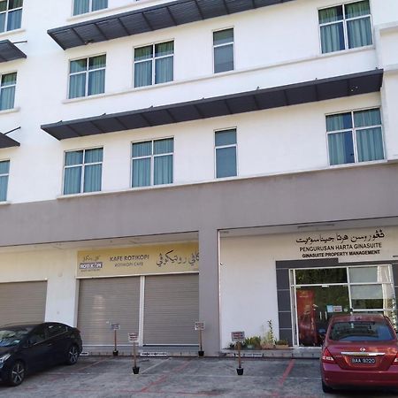Ginasuite Kompleks27 Hotel بندر سير بيجوانا المظهر الخارجي الصورة
