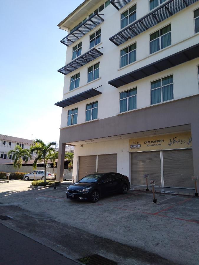 Ginasuite Kompleks27 Hotel بندر سير بيجوانا المظهر الخارجي الصورة