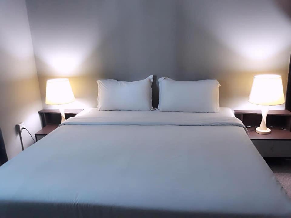 Ginasuite Kompleks27 Hotel بندر سير بيجوانا المظهر الخارجي الصورة